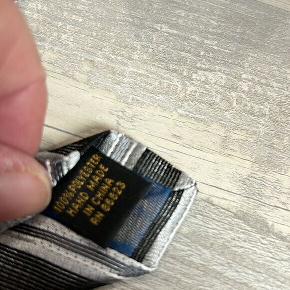 Alexander Julian colors gray striped tie and pocket square set NWOT - Picture 5 of 6